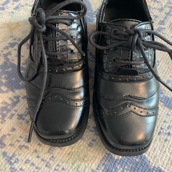 Boys dress shoes size 7C - Picture 3 of 4